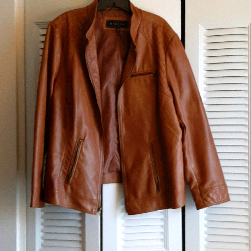 Women's zippered tan jacket
